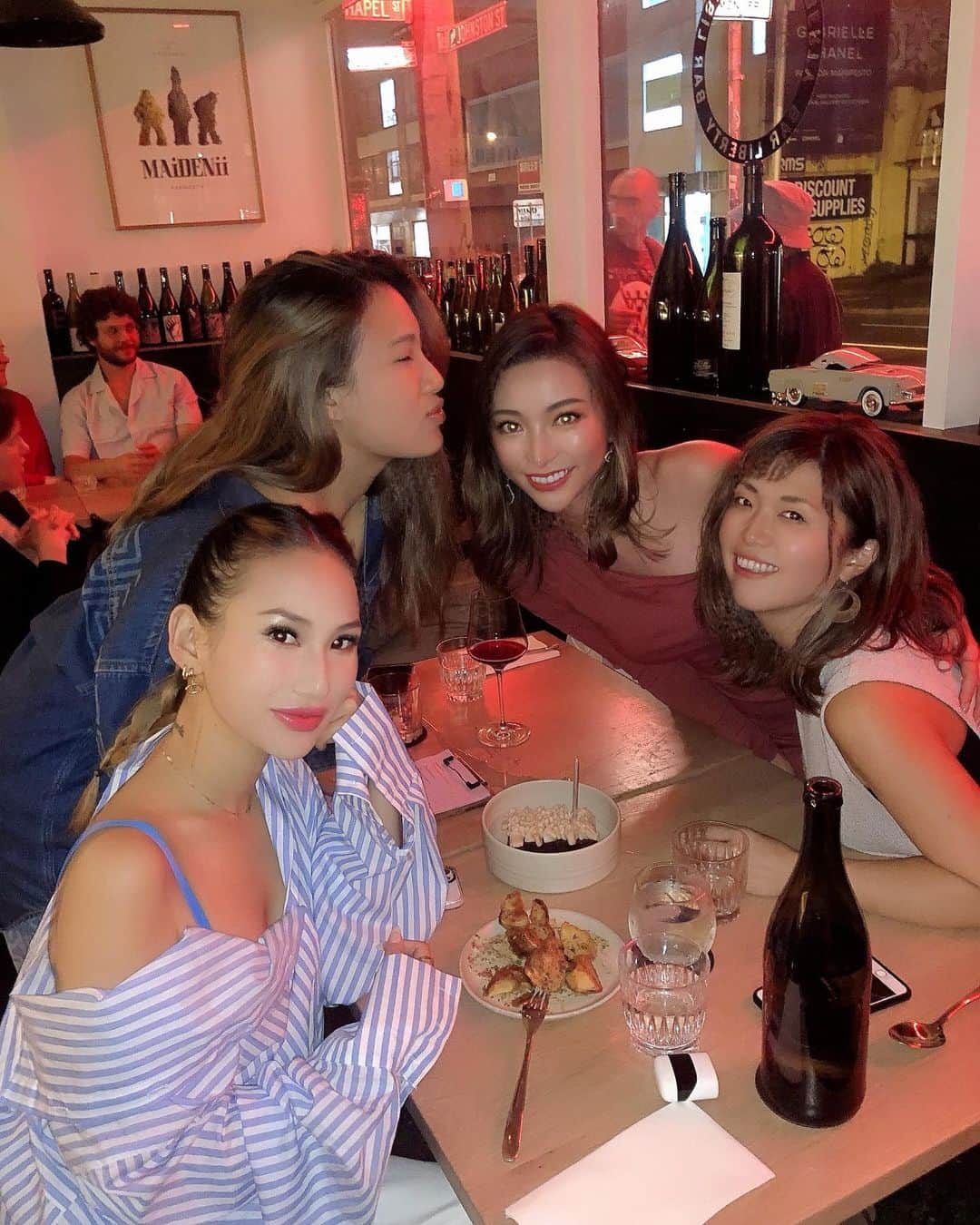かにゃさんのインスタグラム写真 - (かにゃInstagram)「🎉My birthday dinner🎂✨ 誕生日は毎年あるけれど、30歳は筋目だしすごく特別な日だから日本で過ごしたい気持ちもあったんだけど現実的に帰るのは無理でした🥲w とゆー事で今年もMelbourneでお誕生日を迎えました〜🥳🙌  誕生日当日はみんなまだ出会って間もないのにも関わらず素敵なお友達が集まってお祝いしてくれました💖 一緒に過ごしてくれてありがとう🥰🙏楽しかった🎶  . . . #happybirthday #mybirthday #birthday #birthdaygirl #birthdaynight #nightout #girlsnight #restaurant #dinner #birthdaydinner #melbournelife #melbournestyle #melbourneliving #melbourne_insta #melbournelifestyle #melbournelife #オーストラリア #メルボルン #海外生活  #オーストラリア生活 #メルボルン生活 #メルボルンライフ #レストラン #バースデー #ハッピーバースデー #バースデーガール #ディナー #バースデーディナー #誕生日 #誕生日会 #女子会」3月7日 21時48分 - kanya_435