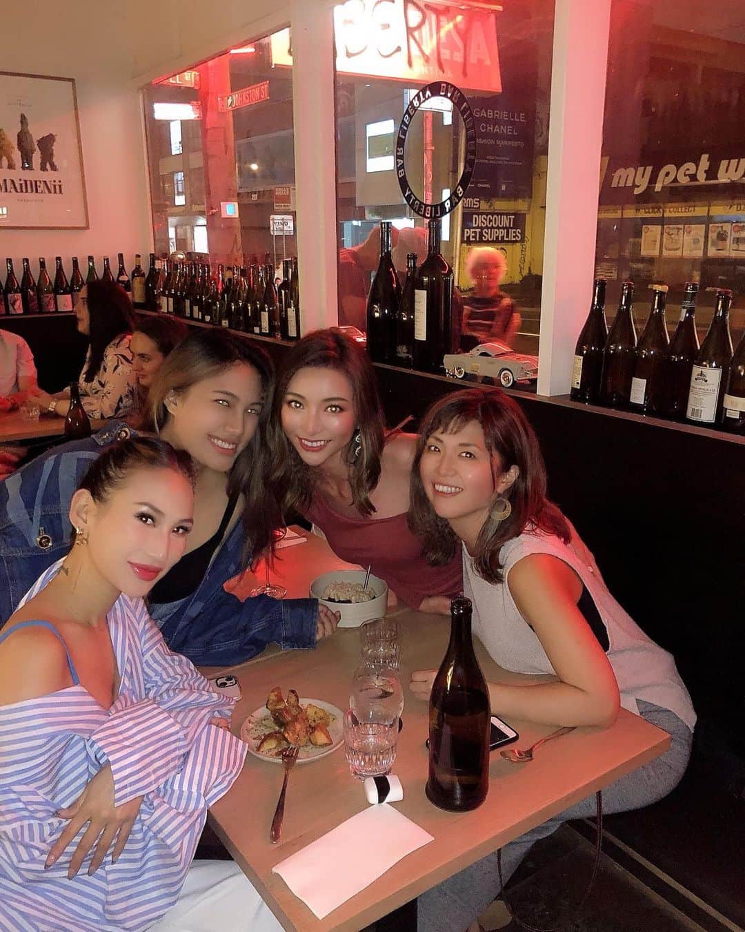 かにゃさんのインスタグラム写真 - (かにゃInstagram)「🎉My birthday dinner🎂✨ 誕生日は毎年あるけれど、30歳は筋目だしすごく特別な日だから日本で過ごしたい気持ちもあったんだけど現実的に帰るのは無理でした🥲w とゆー事で今年もMelbourneでお誕生日を迎えました〜🥳🙌  誕生日当日はみんなまだ出会って間もないのにも関わらず素敵なお友達が集まってお祝いしてくれました💖 一緒に過ごしてくれてありがとう🥰🙏楽しかった🎶  . . . #happybirthday #mybirthday #birthday #birthdaygirl #birthdaynight #nightout #girlsnight #restaurant #dinner #birthdaydinner #melbournelife #melbournestyle #melbourneliving #melbourne_insta #melbournelifestyle #melbournelife #オーストラリア #メルボルン #海外生活  #オーストラリア生活 #メルボルン生活 #メルボルンライフ #レストラン #バースデー #ハッピーバースデー #バースデーガール #ディナー #バースデーディナー #誕生日 #誕生日会 #女子会」3月7日 21時48分 - kanya_435