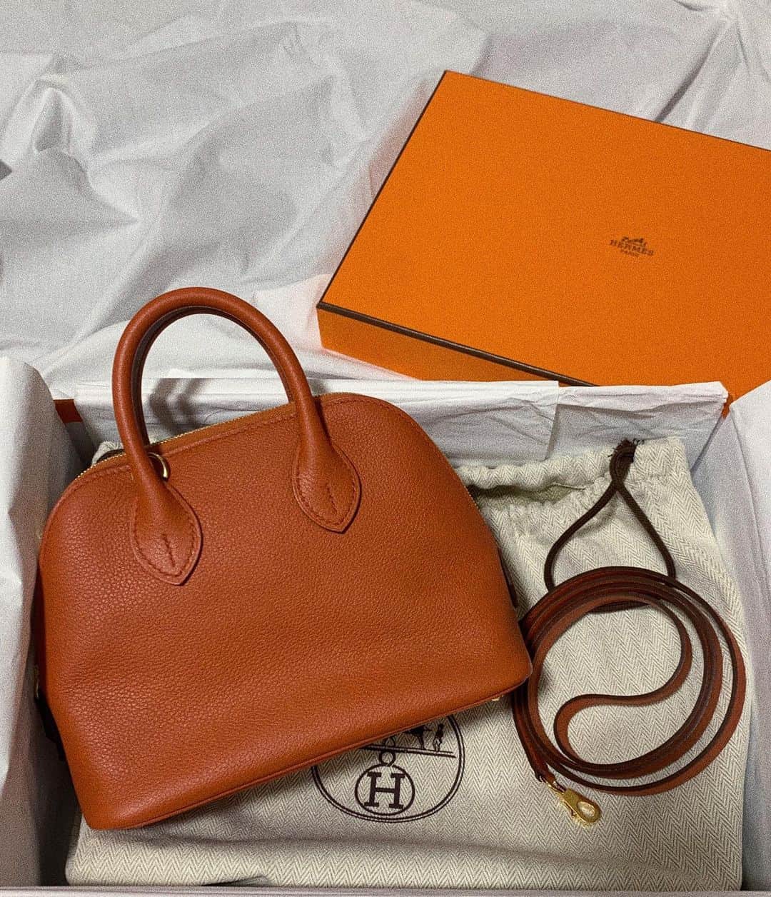 のインスタグラム：「・ 今年の初めに買ってから全然使ってなかったbag🍊 そろそろ使お🥰 ・ #ボリードミニ#ボリード1923#bolide1923#hermesbolidemini#hermes #エルメス#ボリード #terrebattue#テールバテュー#アネモネ#エルパト」