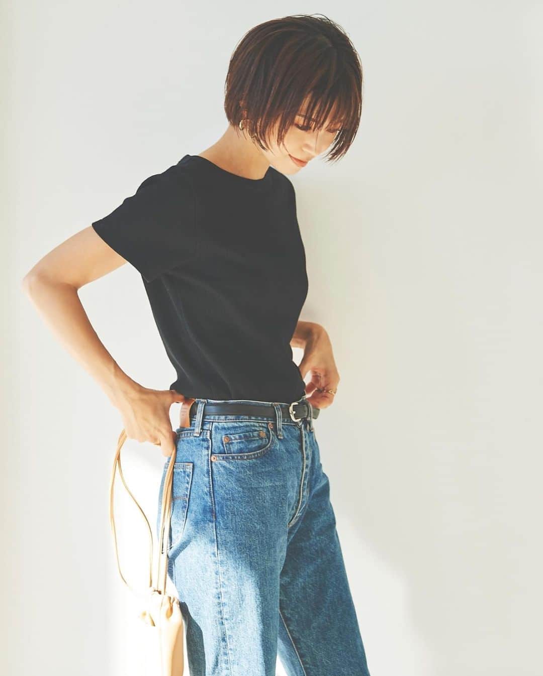 安田美沙子さんのインスタグラム写真 - (安田美沙子Instagram)「インスタライブ、I.M.Aはお聴きいただけましたか？  自宅から発信できるものがふえ、たのしい。  明日　am 10:00〜 @reedit_official さんとコラボ✨ 「日本製ワッフルコンパクトTシャツ」 販売スタートします🤍  インもアウトもできて、インナーにも使いやすいちょうどいいのです。 肌触りがとてもよく、裾にはスリット入り。 日々、中に着るものがない！というときにも役立ちます。デニムにも合います☺️  ベーシックな4色になります。 ホワイト ブラック カーキ チャコールグレー  サイズは4展開。  ¥3,499(税込)  販売はコチラ。 ストーリー、ハイライトにも貼り付けます。 https://reedit.jp/item/135663.html  #spring #collaboration  #tshirts #ootd #clothes  #wear  #menslike #reedit」3月7日 22時55分 - yasuda_misako