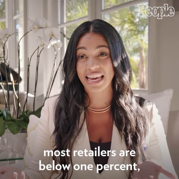 のインスタグラム：「So excited to be named one of @people Magazine’s 10 Women Changing the World 🤍🌎🙌🏾 I normally don’t post videos but this one feels like a great level set. Big thanks for the staff at People for including me and being so thoughtful about all of the work we’ve been doing at both @brothervellies and @15percentpledge 🖤🖤🖤」