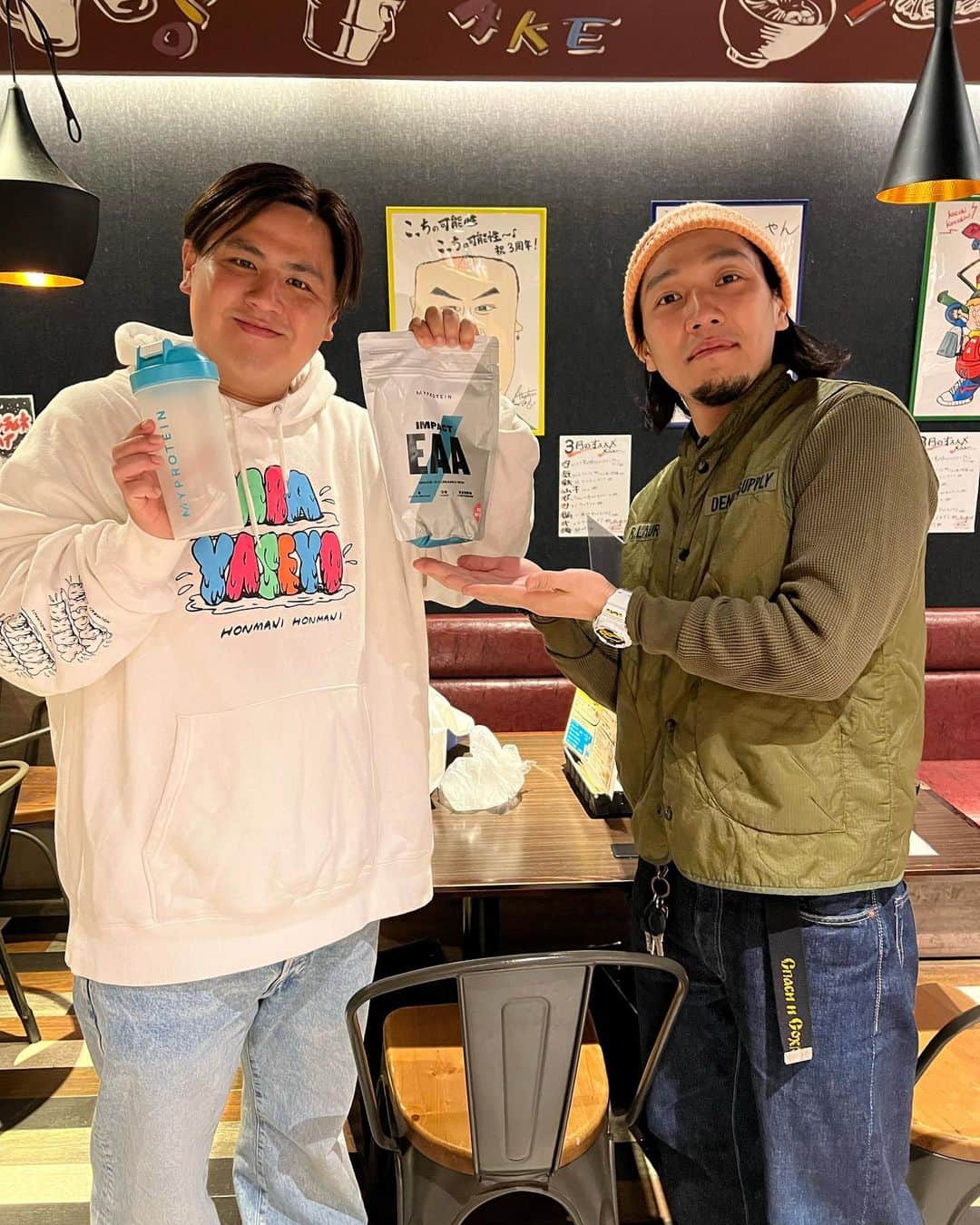 池田真一のインスタグラム：「シカゴ実業の山本プロ野球が 誕生日プレゼントで ランニングとかトレーニング前に飲む EAAくれました！ 明日からランニング前に 飲んでから走ります！ 山プロありがとう😁」