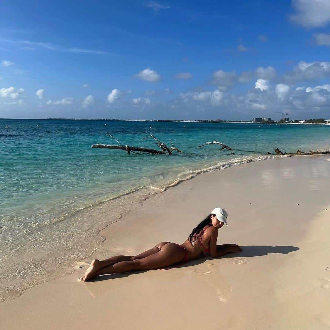 Ashley Skyのインスタグラム：「salty🐠sweet🌺」