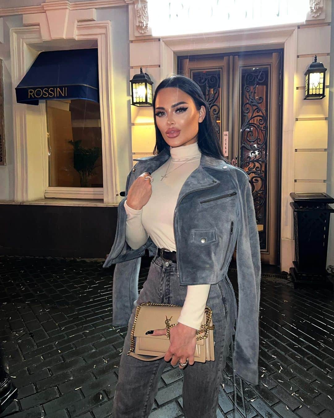 のインスタグラム：「Многие сегодня сказали о том, что во мне что-то изменилось за последние дни.. Взгляд поменялся, стал более нежным.. Вы тоже это заметили? 🥰♥️ ___ Водолазка @krista.shopp」