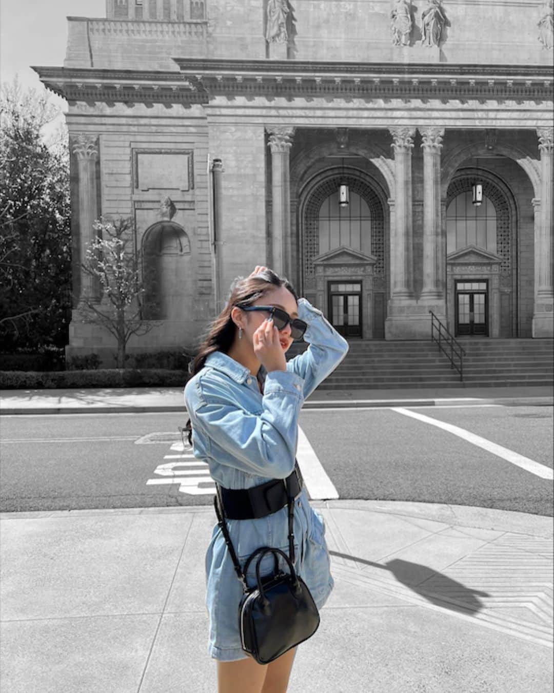 川西莉子のインスタグラム：「・ 🕶♡ この日はダイナソーしか乗ってない🌍笑笑 寒かった〜〜楽しかった〜〜🧏‍♀️❤️  #usj #usjコーデ #zara #moussy #hm #jk #sjk #05 #music #fyp #ファッション#コーデ #メイク #makeup #fashion #ootd #오오티디 #패션 #메이크업」