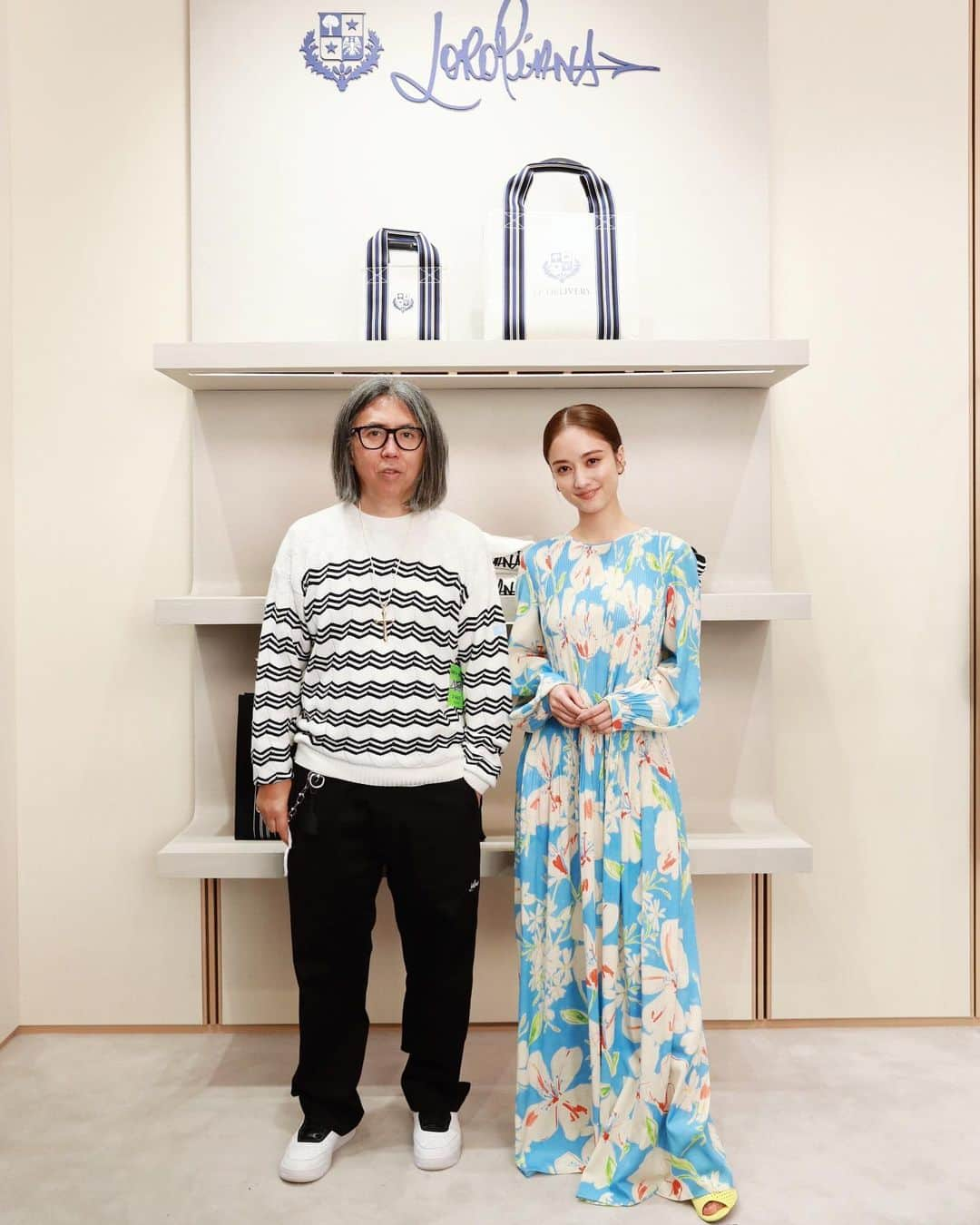 谷まりあさんのインスタグラム写真 - (谷まりあInstagram)「4/6よりLoroPiana×藤原ヒロシさんのコラボ第二弾がスタートするとのことでLoroPiana銀座店さんにお邪魔してきました☺️ 4階のイベントスペースインスタレーションの空間がとても心地よくお久しぶりのひろしさんと撮影を忘れて世間話を楽しみました🤣✨  今日も皆さまお疲れ様でした💗 皆様どんな1日でした？  @loropianaofficial  #FujiwaraxLoroPiana  #LoroPiana」4月5日 21時36分 - mariaaaa728