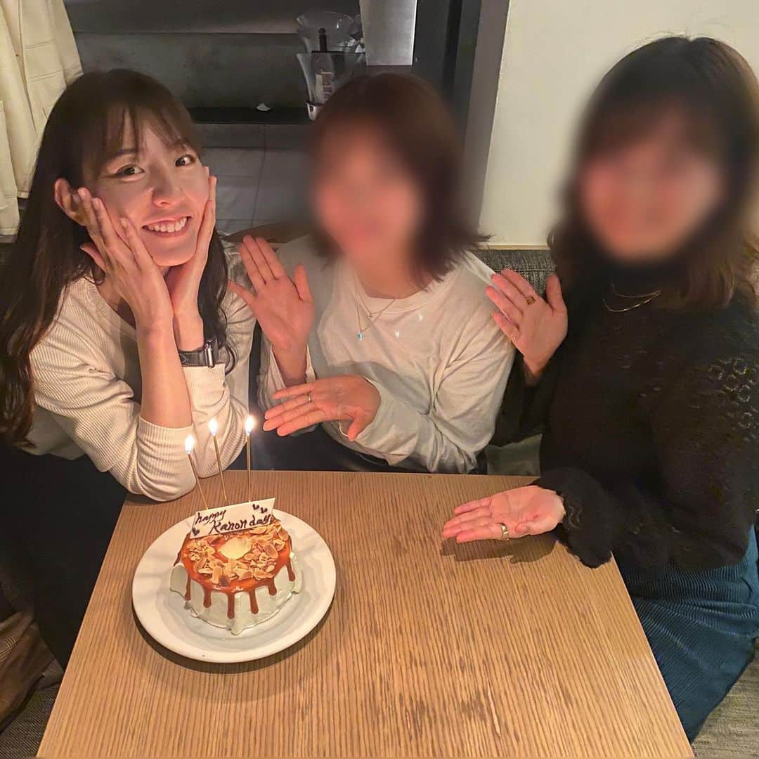 宮原華音さんのインスタグラム写真 - (宮原華音Instagram)「🎂🎂🎂  ちょっと早い誕生日を 大学時代の友達に祝ってもらいました🫶✨  まさか祝ってもらえると思わず 1時間前までキックボクシングしてて ぼろぼろな状態だったけど おしゃれなお店で美味しいご飯食べながら お祝いしてもらいました🌸  もう7回目です😳 すごくない？！  毎年祝ってくれて ほぼ毎月会ってて本当に 大切な友達に出会えたと思ってます🥰 私の一部と言ってもいい存在 感謝しても仕切れないくらいいつも 支えられてて甘えっぱなしです。 本当にいつもありがとう！！  だぁぁぁいすき🤍🤍  これからもよろしくね🤝🏻  #バースデープレート #バースデーサプライズ #サプライズバースデー #happybirthday #大学の友達 #日体大 #nssu #エッサッサ 笑　#誕生日 #誕生日サプライズ」4月5日 21時37分 - miyahara_kanon