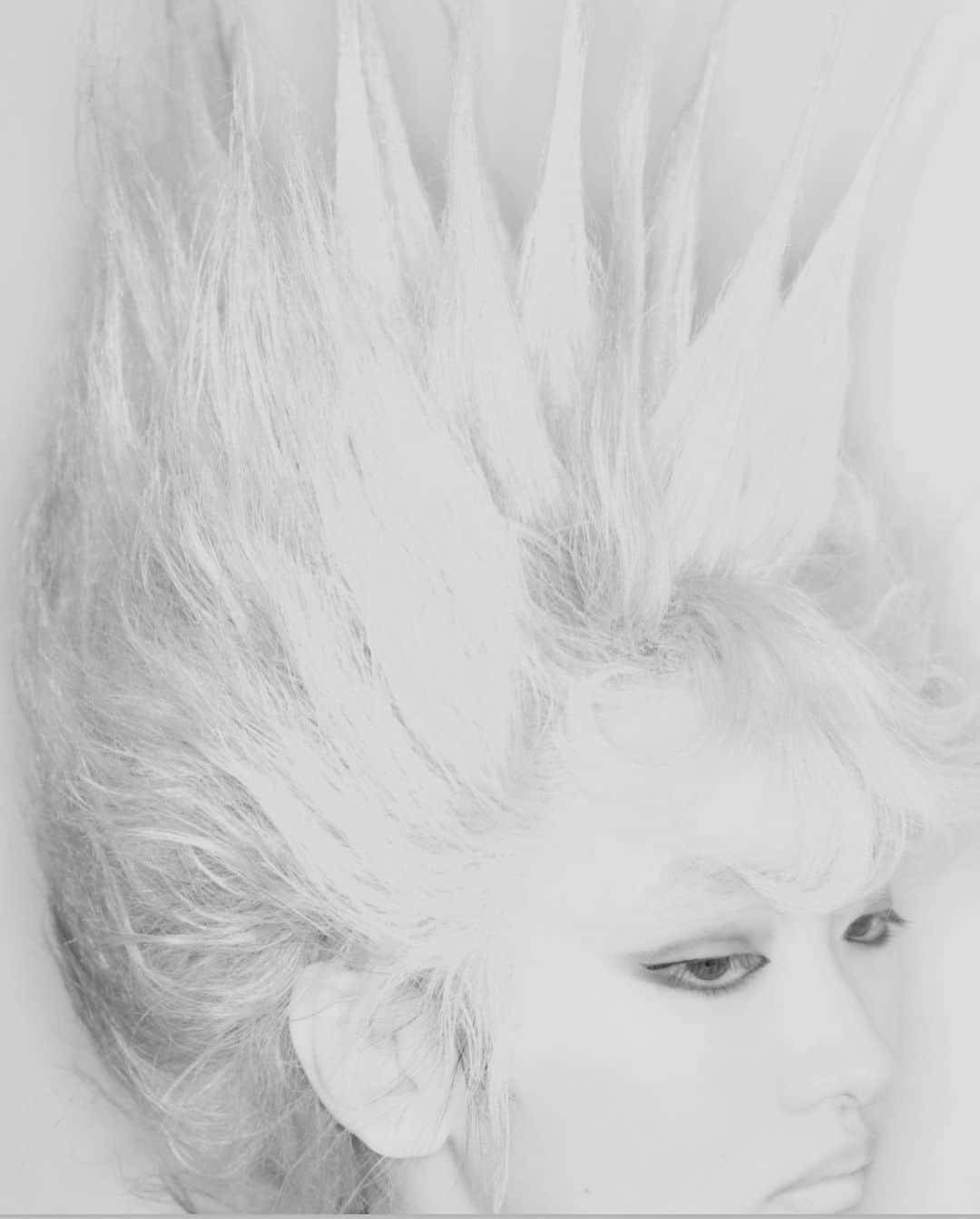 河野富広さんのインスタグラム写真 - (河野富広Instagram)「RIP #pamelarooke as Jordan 💔💔💔💔💔💔💔💔💔💔💔 She has a mix of elegance and punk style, from where I learned a lot . Thank you for being a big inspiration!! 😭😭😭😭  Wig specially made 5th of April 2022 @tomikono_wig  Model @sherfan_zoey  Photography @sayaka_maruyama_  Art direction @konomadinc  #pamelarooke #punk#」4月5日 22時08分 - tomikono_wig