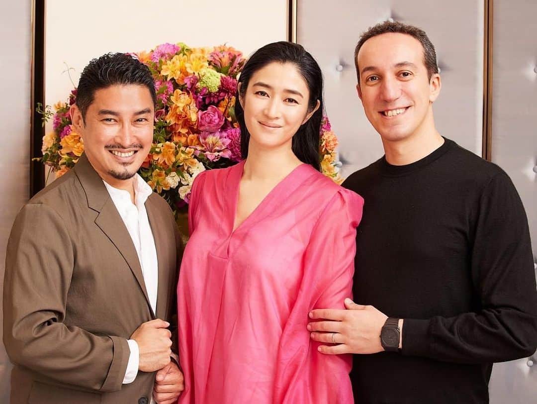のインスタグラム：「#repost @kazuyoshi_shimomura 本日は、女優の#小雪 さんと#BVLGARI の#ハイジュエリー の新作の撮影を御一緒させて頂きました。  仲良くさせて頂いております、 ウォルター氏も、お忙しい中、ご挨拶に来て下さり、とても華やかな現場となりました。  @bulgari  #highjewelry  #walterbolognino  @wbolognino   #koyuki @koyuki_official  #hollywoodactress  #thelastsamurai   @takako_konashi_0211 様、 いつも素晴らしいオーガナイズをありがとうございます❤️  撮影#下村一喜 #kazuyoshishimomura  #photographer #写真家」
