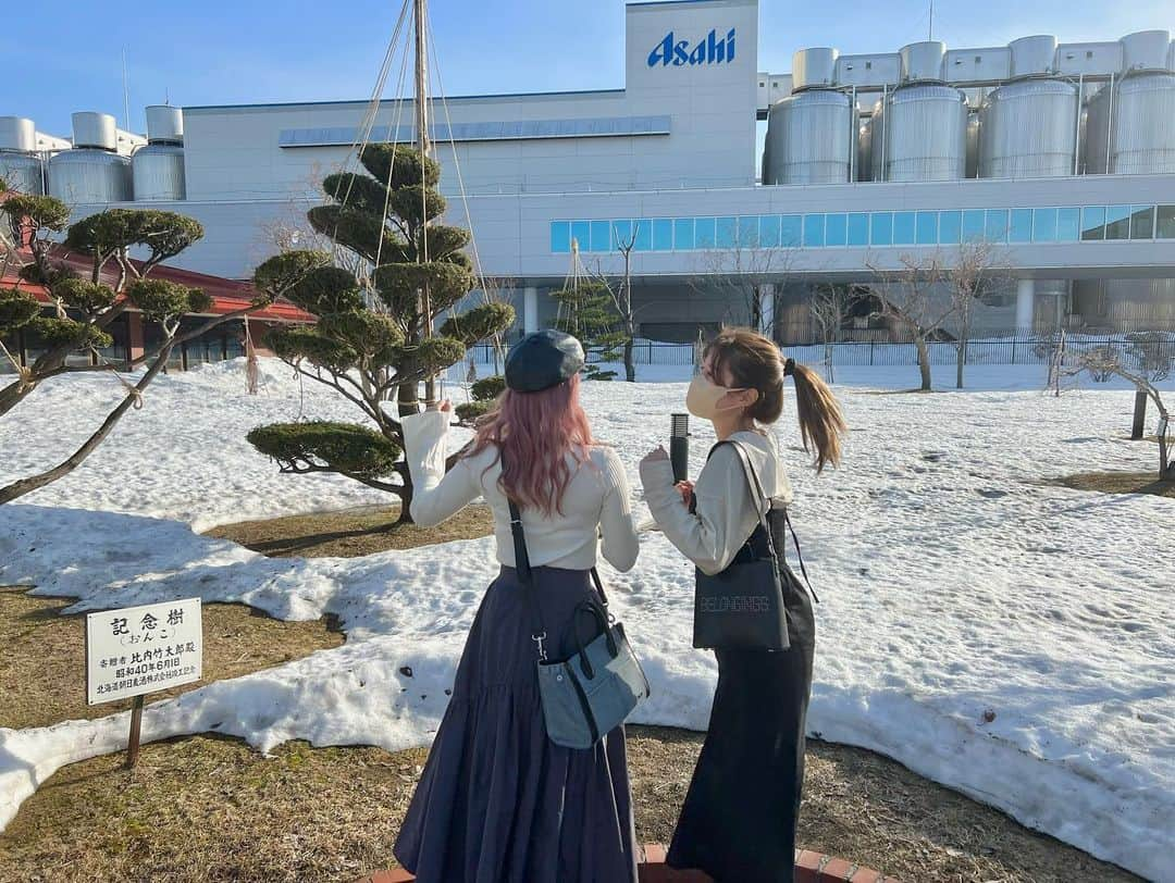 宮崎美穂のインスタグラム：「札幌は雪が積もってて驚いた☃️！！  明日札幌ドームで解説のお仕事で来ました！  #野球見ようぜ #札幌ドーム #ポニーテール が #馬のしっぽ みたい🐴」