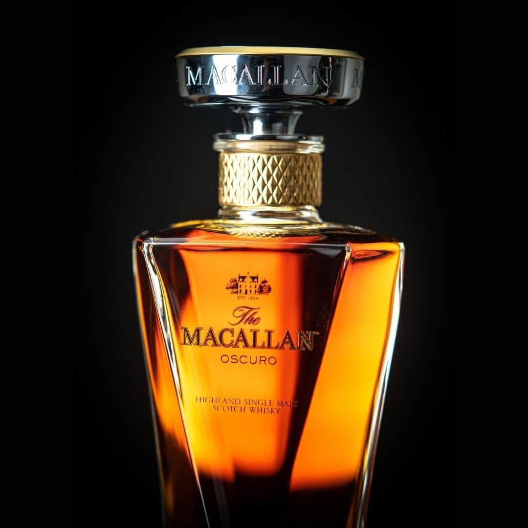 The Macallanのインスタグラム：「Notes of woodland fruits, dark chocolate and creamy vanilla complement dried figs, ripe oranges and crisp apple before moving to a full and lingering finish. The Macallan Oscuro is a dark, lusciously rich and satisfying single malt whisky. ​  Crafted without compromise. Please savour The Macallan responsibly.   #TheMacallan #TheMacallanOscuro」