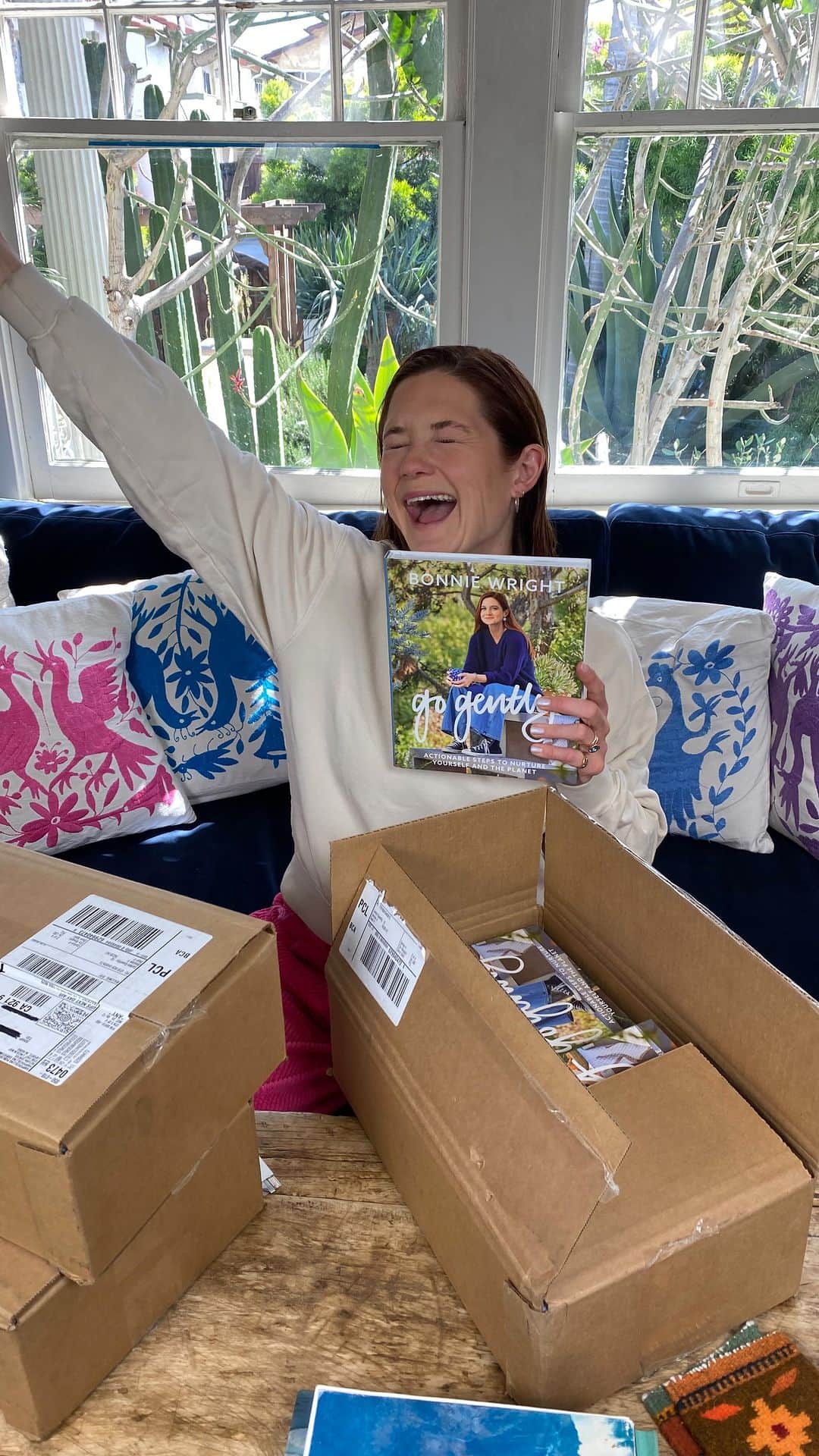 ボニー・ライトのインスタグラム：「Pinch me moment! Unboxing the first few copies of my book #GoGently 📚 Physically holding all the work and ideas that went into my book is a dream come true! It’s out 2 weeks today 😝」
