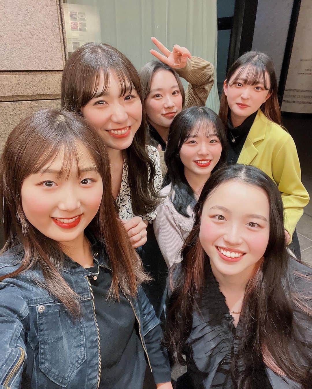 武田奈也さんのインスタグラム写真 - (武田奈也Instagram)「ㅤ 　 　 生徒達と🤍🤍🤍 　 みんな、素敵な大人になってて 感動した🥺🥺💓 　 小学生とかだったのに🥺🥺💓 　 話してることバラバラで 誰か１人は笑っちゃってる人いて まとまってないけど 変わらずおもしろかった🥰 　 　 かわいいかわいい生徒達🌼🌼🌼 　 　 あなた達がいたから 先生は先生になれたよ😊🌷 　 　 　 お店に入る前にみんなで抗原検査してるのが シュールだったね。笑 　 　 　 ㅤ」4月5日 23時38分 - nana___takeda