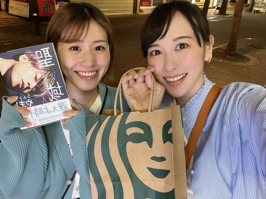 志田千陽さんのインスタグラム写真 - (志田千陽Instagram)「. 久しぶりにご飯行けて嬉しかった〜 ありがとう。また行こね🥹💓 帰り際に、絶対に本屋さんでゲットしたい！と思ってた聖域にやっと出会って即買い。沁みた、、（；＿；）」4月5日 23時45分 - _chiharushida_