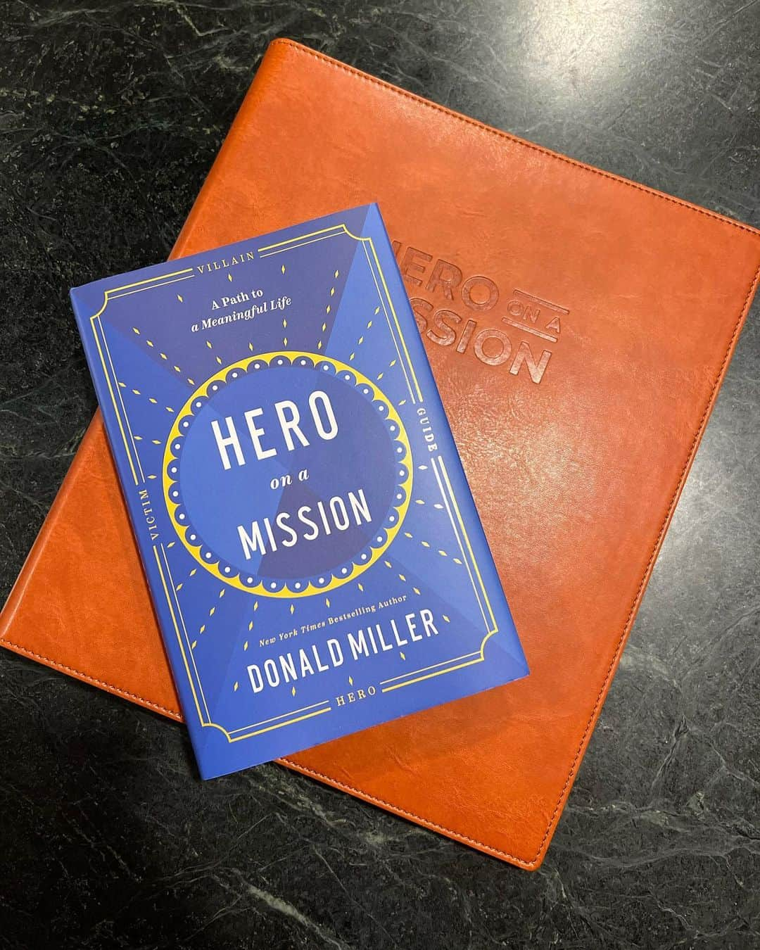 マーシャル・オールマンさんのインスタグラム写真 - (マーシャル・オールマンInstagram)「Loving this gift from @donaldmiller - both a bit afraid and excited about how this book might challenge my current status quo. Always nice to have friends around you who live on another level and never stop inviting you to join them- that’s Don. #heroonamission 🙏 Thank you.」4月6日 2時20分 - marshallallman