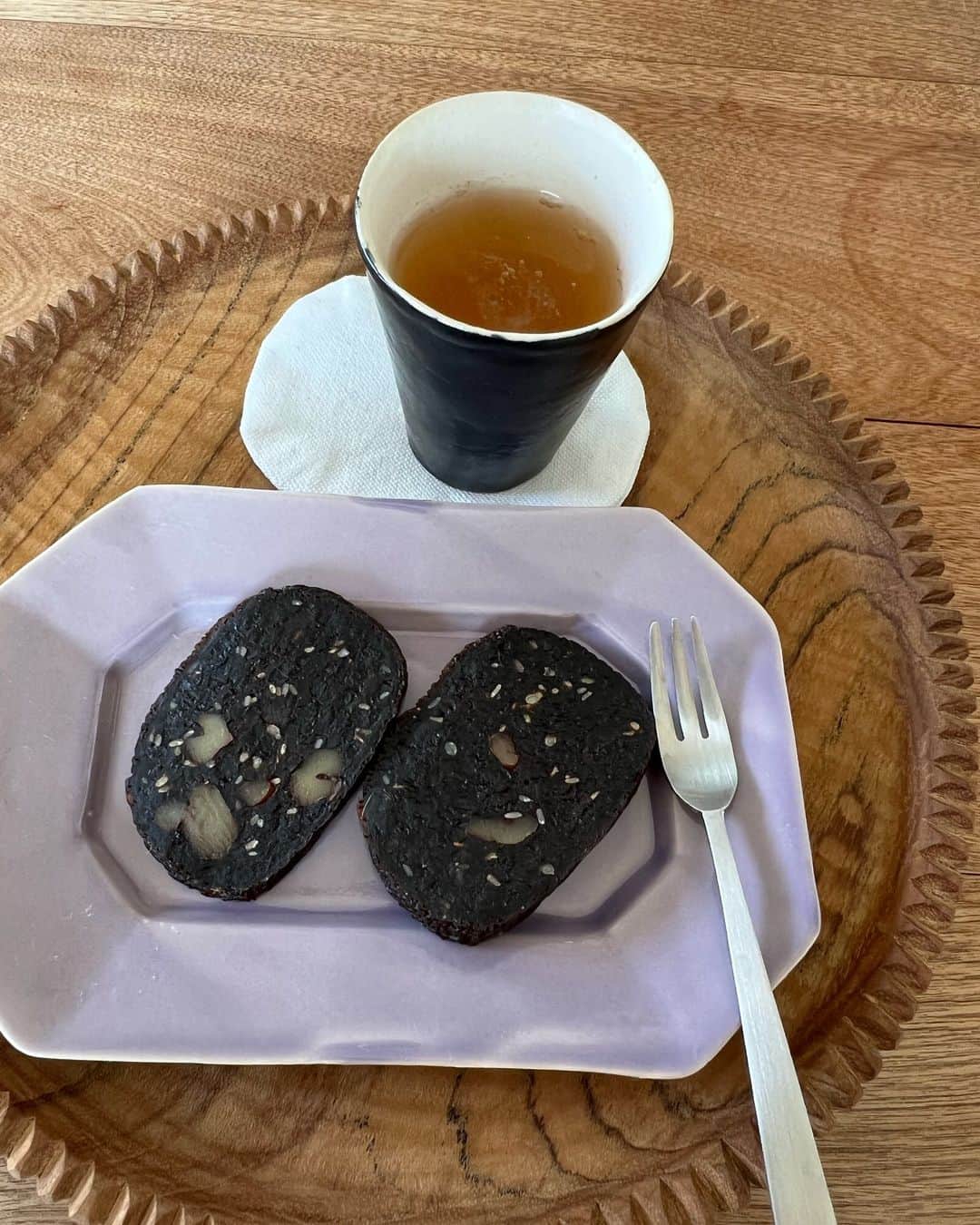 松居直美さんのインスタグラム写真 - (松居直美Instagram)「貴重な柚餅子をいただきました(；▽；)  包んでいる紐まで可愛かったです(*´∀`*)  そして  美味しいーーー(*ó▿ò*)  作ってみたいです🌱🕊🌸  嬉しい4月になりました🌸  どうもありがとうございました🌸🍀   #柚餅子  #中国茶  #井山三希子   #zakka   #ハナちゃん」4月2日 9時02分 - naomimatsui.official