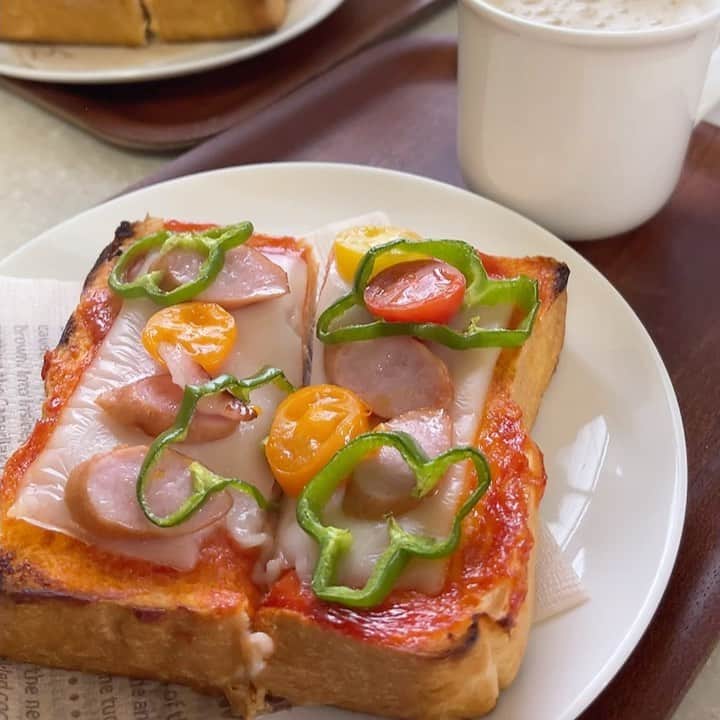 のインスタグラム：「#おはようございます#朝食#モーニング #goodmorning #breakfast  #ピザトースト #カフェオレ#珈琲 #水谷雅子#水谷雅子beautybook50の私 #水谷雅子の美容の秘訣シリーズ  名古屋15℃🌤 おはようございます。 今朝は薄っすら雲が広がった晴れ。 日中日差しはありますが風が冷たいようです。 体調を崩しやすいので気をつけて下さいね！ 頑張って行ってらっしゃい😊❤️」