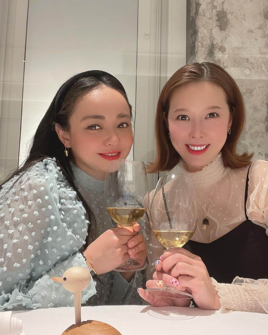 吉田セイラのインスタグラム：「ヘランさんに素敵なレストランに連れて行ってもらいました😊食事も美味しくて、しかも可愛いくて内装もかわいくて、気持ちがワクワクしました❣️忙しい毎日を忘れて過ごせました❤️ #happy #goodtimes #girlpower #vibes #yummy #HERMES」