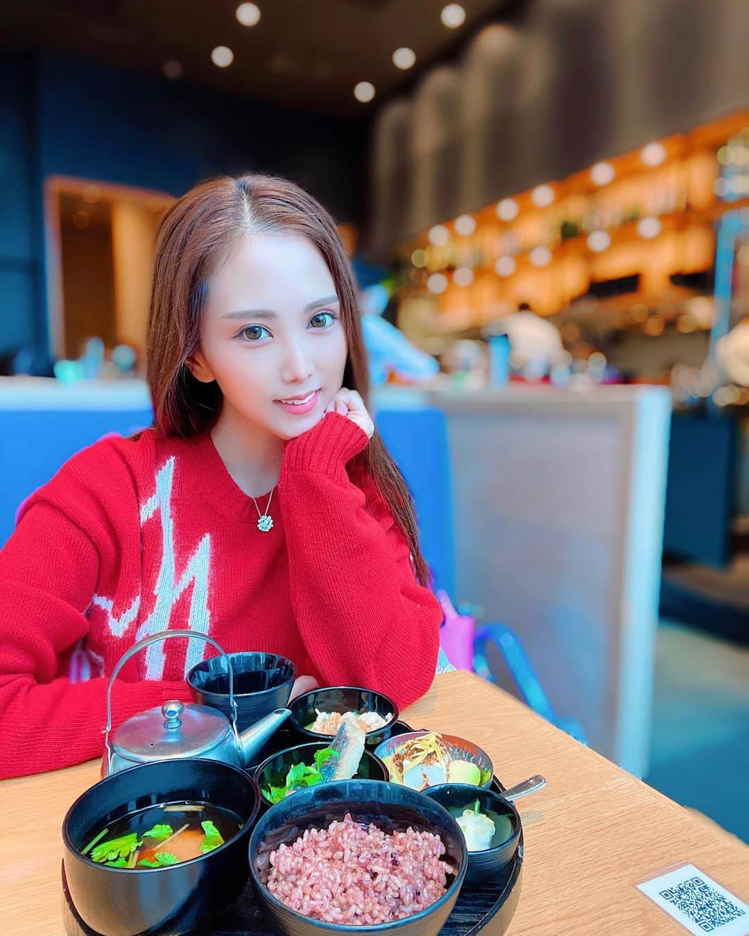 のインスタグラム：「.  ごめんなさい東京には行きません🙇‍♀️  エイプリルフールです❤️笑  名古屋にいますのでこれからも よろしくお願い致します🥰  信じてる人多くて本当ごめんなさい😂  #エイプリルフール #名古屋#名古屋グルメ#fashion#make」