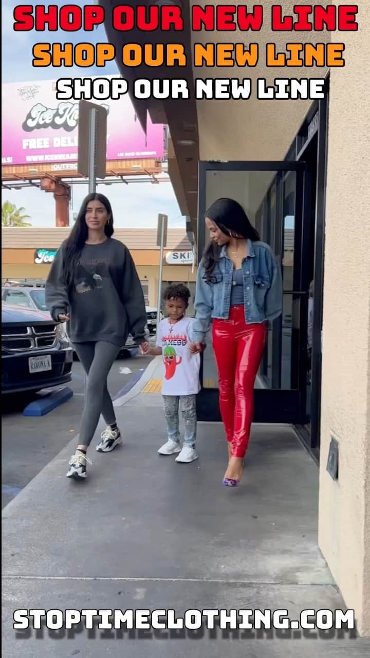 クリスティーナ・ミリアンのインスタグラム：「Our website is open and we are stepping out in style ! Shop our new kids apparel now . Click the link in the bio」