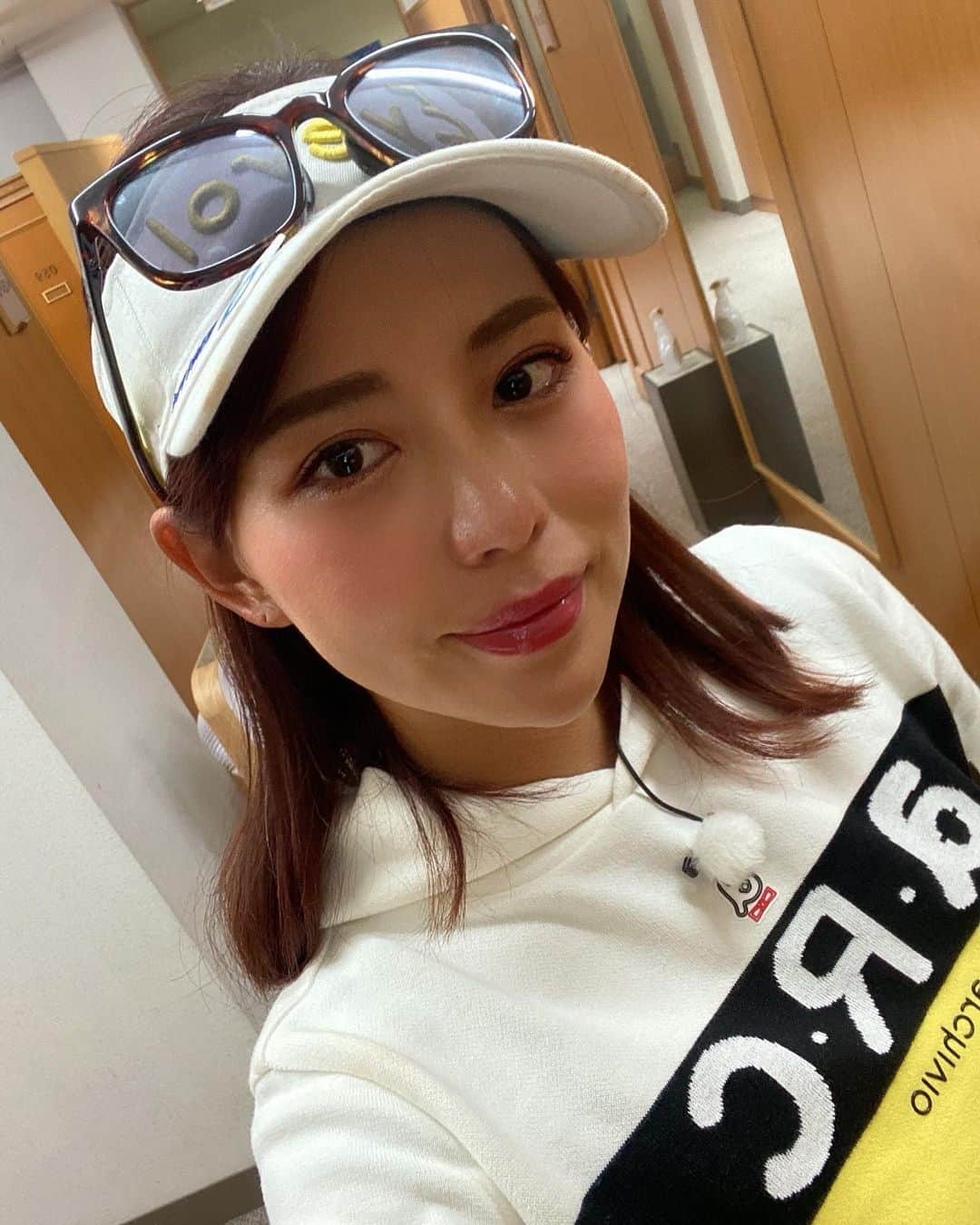 原田怜奈のインスタグラム：「おはようございます☀ 最近また寒くなってますね😔  埼玉県で撮影してました☺️ 桜綺麗すぎて🌸  また放送日お知らせします❤︎ . . . . #女子ゴルフ #golf #バイトするならエントリー @eyevol_tokyo_store_official  @angle_._official」