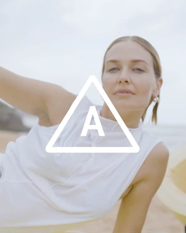 のインスタグラム：「more than an idea.  our signature organic jersey is australian made, supporting local industry since 2006. each jersey garment is knitted, crafted and finished by local makers we have worked with since the beginning.   the bassike organic cotton jersey collection is now certified 100% carbon neutral. by wearing and sharing #morethanbassike, you are supporting responsible business, the ethical treatment of makers and communities, and the future of our planet.   #morethanbassike」