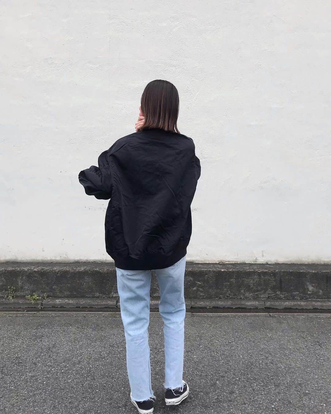 muua777のインスタグラム：「. ⁡ 髪型迷子中…🙃 ⁡ 金髪にしたいけどわたしのか弱い頭皮さんは 耐えられない気がしてならない。笑 ⁡ ⁡ outer… #deuxiemeclasse denim… #zara bag… #newbottega」