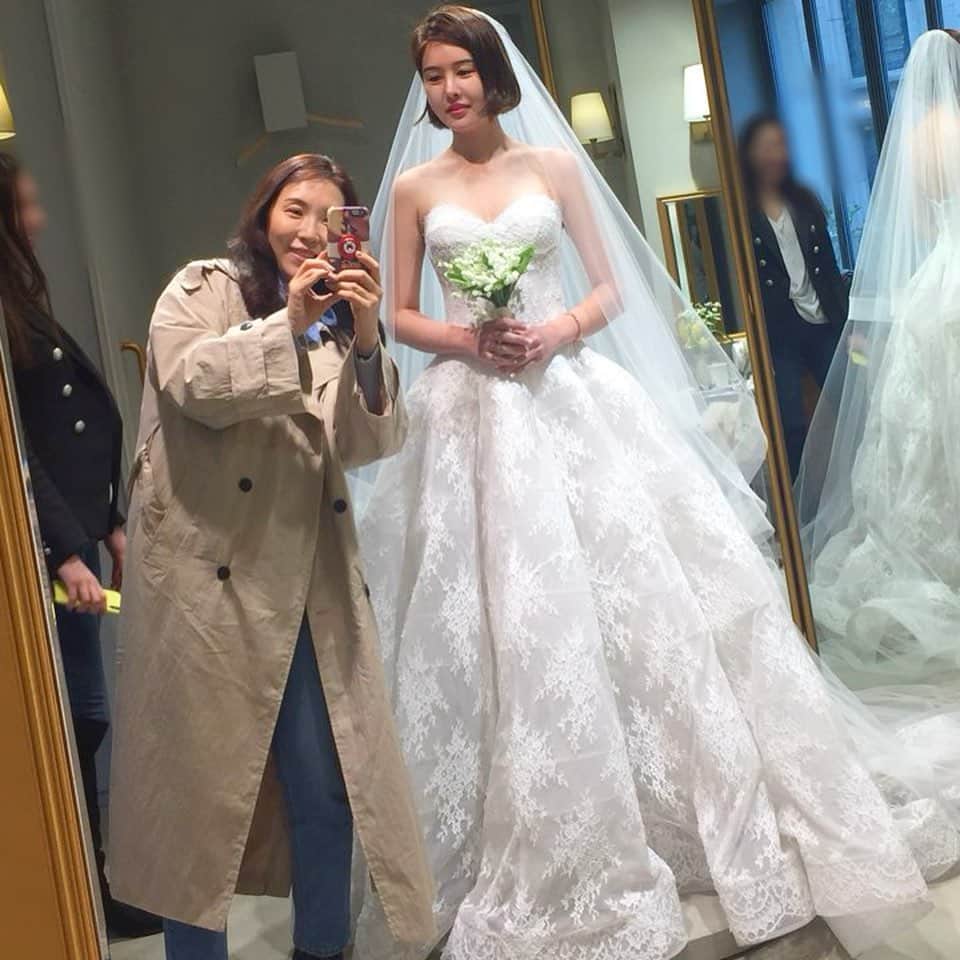 パク・ウンジのインスタグラム：「대략 4년 전이네요🥹 #클라우드가 알려줌 #태린이만나기전 💕  내가 어떤 선택을 하든  같은 자리에서 날 사랑해주는 내 칭구들-  보곱다 💕」