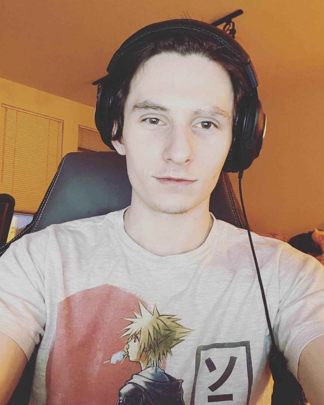 ジャレッド・スコット・ギルモアのインスタグラム：「Going live with some Genshin Impact come hangout and chill, if you’d like. Do you play Genshin Impact? Who is your favorite Genshin Character? Link to stream in bio!   #GenshinImpact #Twitch #Stream #live #onceuponatime #henrymills #jaredgilmore #streaming」