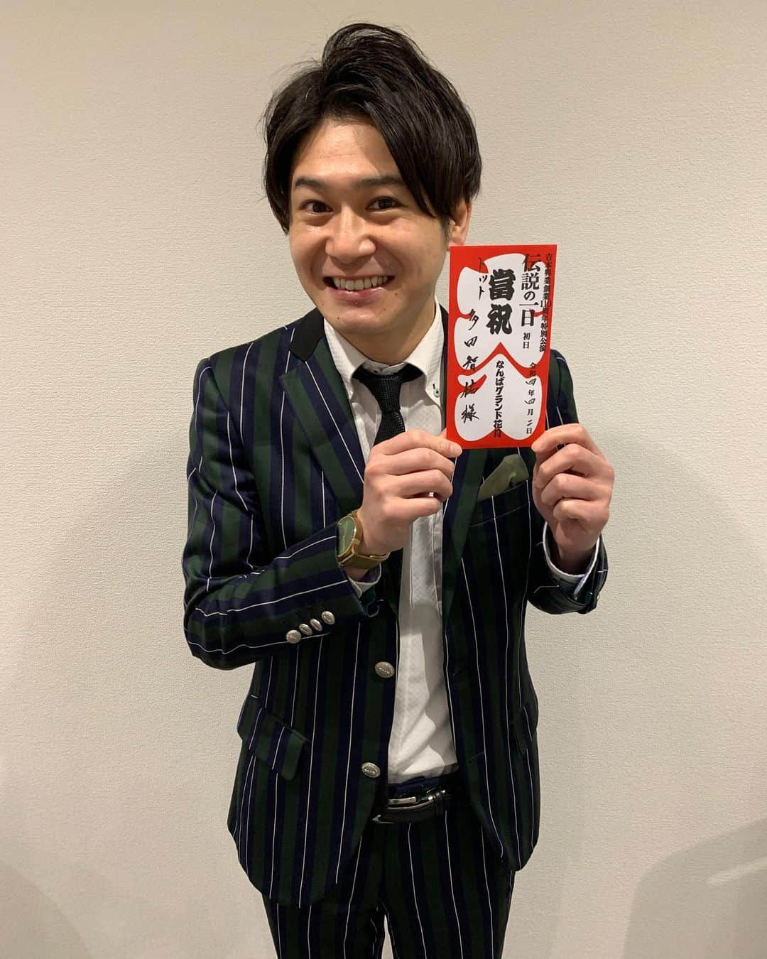 のインスタグラム：「伝説の一日でネタさせてもらいました！ 嬉しいぜ！ 光栄だぜ！ この大入り袋テンション上がるぜ！」
