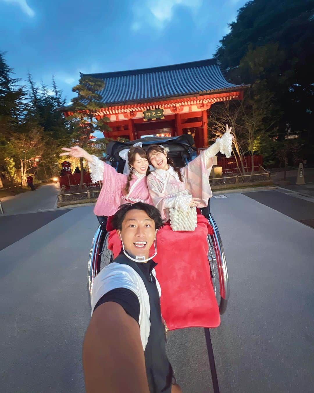 岡英里さんのインスタグラム写真 - (岡英里Instagram)「桜は今週末がピークみたいですね🌸  お花見行けるだけ行ってこようっと💪✨  ゆっくりお花見出来なかった人にも私の写真で少しでも花見気分味わってもらえたら嬉しいな💗  人力車の写真楽しいのが表情に出ていてお気に入り☺️❣️  浅草で人力車乗るなら東京力車さんおすすめです🥰🌸  #お着物 @romankan_kimono  #人力車 @tokyorickshaw   #PR  #浅草 #浅草デート #東京力車 #浅草着物レンタル #浅草着物 #双子コーデ  #かわいい #ピンクコーデ #大正ロマン館 #大正ロマン着物 #着物レンタル #浅草観光 #浅草桜スポット #お花見 #花見 #桜並木 #インスタ映えスポット #着物女子 #着物ヘアアレンジ #着物コーディネート #着物コーデ #着物好きな人と繋がりたい #着物でおでかけ #お着物 #tokyo #japanesegirl #japaneseculture #kimono」4月2日 13時51分 - okaeri0424