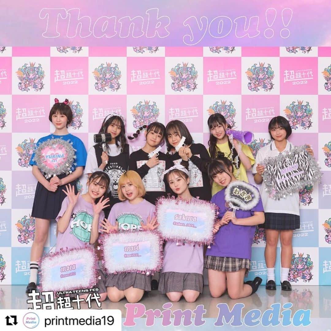 中田華月さんのインスタグラム写真 - (中田華月Instagram)「#Repost @printmedia19 with @make_repost ・・・ 💐💐💐  リポストさせていたたぎます😊  最高のステージでした❤︎ ありがとうございました❤︎  『超超十代2022-ULTRA TEENS FES-2022@TOKYO』 素敵なお写真をありがとうございます♡  学祭恒例の、手作りグッズも可愛いと好評で嬉しいです🥺❕ 自分の名前を入れたりして、 キャラ出しできるし、 かわいくて映えますよね😍  作ってる時間もすごく楽しいので、 #文化祭　の時にはマストアイテム♡  Print mediaでは、 おしゃれでかわいいクラスtシャツが お手頃価格で作れます☺︎  ぜひ、クラTのことならプリントメディアへご相談ください♡  モデルさんたちが着られている デザインで作ることも出来ます🌐🌼  詳しくは後ほど投稿いたしますね☺️💘  #プリントメディア　#クラスtシャツ  #超十代#超超十代2022  #オリジナルtシャツ#うちわ作り #ネームボード #メガホン#クラt#体育祭#デコハンマー#うちわ文字 #」4月2日 14時04分 - hachan0925