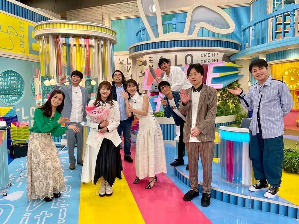 矢田亜希子さんのインスタグラム写真 矢田亜希子instagram 久しぶりに私服 冬は毎日大好きニットです 黒 ネイビー チャコールグレーの組み合わせ好き 明日はラヴィット コート Therow ニット Hermes パンツ Theory ブーツ Jimmychoo ピアスは Tasaki Intl