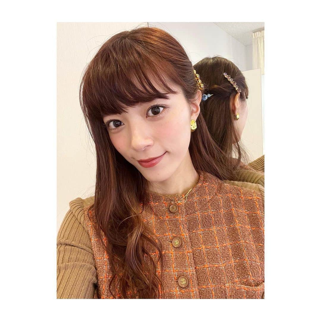 のインスタグラム：「* 『まだアプデしてないの？』 今日は“一流ピアニスト”の人生アプデした瞬間！ 西畑さんがそのピアニストを演じました🎹 お母さん役の女芸人さんがまたハマり役で！ 最高に面白い再現VTRになっています😂 番組内で行ったクイズ、 なにわ男子の皆さんの解答、 今回もツッコミどころ満載です😂😂 15時30分から放送！☺️ ご覧ください❤︎ . #三谷の衣装 💍 ヘアアクセをつけていました❤︎ スタイリストさんが衣装に合わせて持ってきてくれる アクセサリーも楽しみの一つです！ * #まだアプデしてないの#なにわ男子#大橋和也 さん#道枝駿佑 さん#西畑大吾 さん#大西流星 さん#高橋恭平 さん#長尾謙杜 さん#藤原丈一郎 さん#ニューヨーク#ピアニスト#🎹#ピアノ#piano#努力#天才#ヘアアクセ#ヘアアクセサリー#hairstyle#hairaccessories#テレビ朝日#アナウンサー#三谷紬」