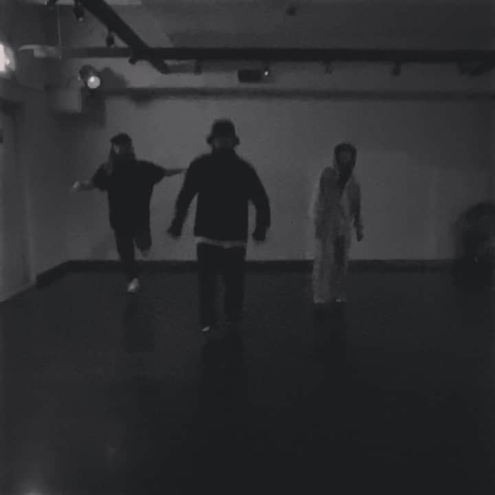 野田真哉のインスタグラム：「@supremes_dance_school  ・ ・ ・ w / @narumi__osaki @hip_hop_reon_meroron  ・ ・ ・ ♪ @sweet_will_i_am / Tempo de sonhar (feat. kiki vivi lily) ・ ・ ・ たまにはこんなのも✌️ めちゃくちゃたのしかった＾＾ またやります！ ・ ・ ・ #sweetwilliam #kikivivilily #tempodesonhar #supremes #nagoya #ngy #dance #dancer #danceschool #hiphop #old #middle #black #choreography #choreo #dickies #vans #shinya_noda_」