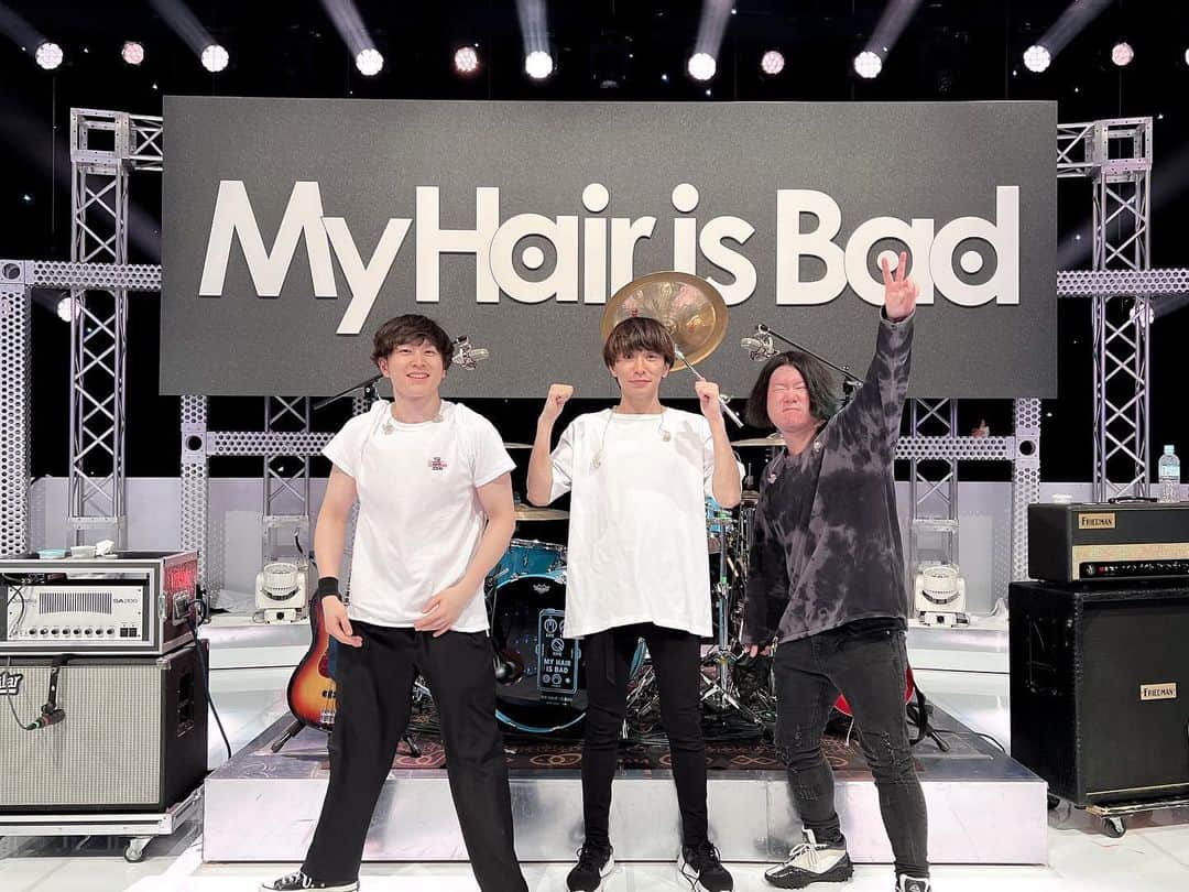 山田淳のインスタグラム：「この2人とチームのみんな、そして君たちとMy Hair is Badやって叶わなかったことが無いからこれからももっとみんなで色んなこと叶えていこう🔥」
