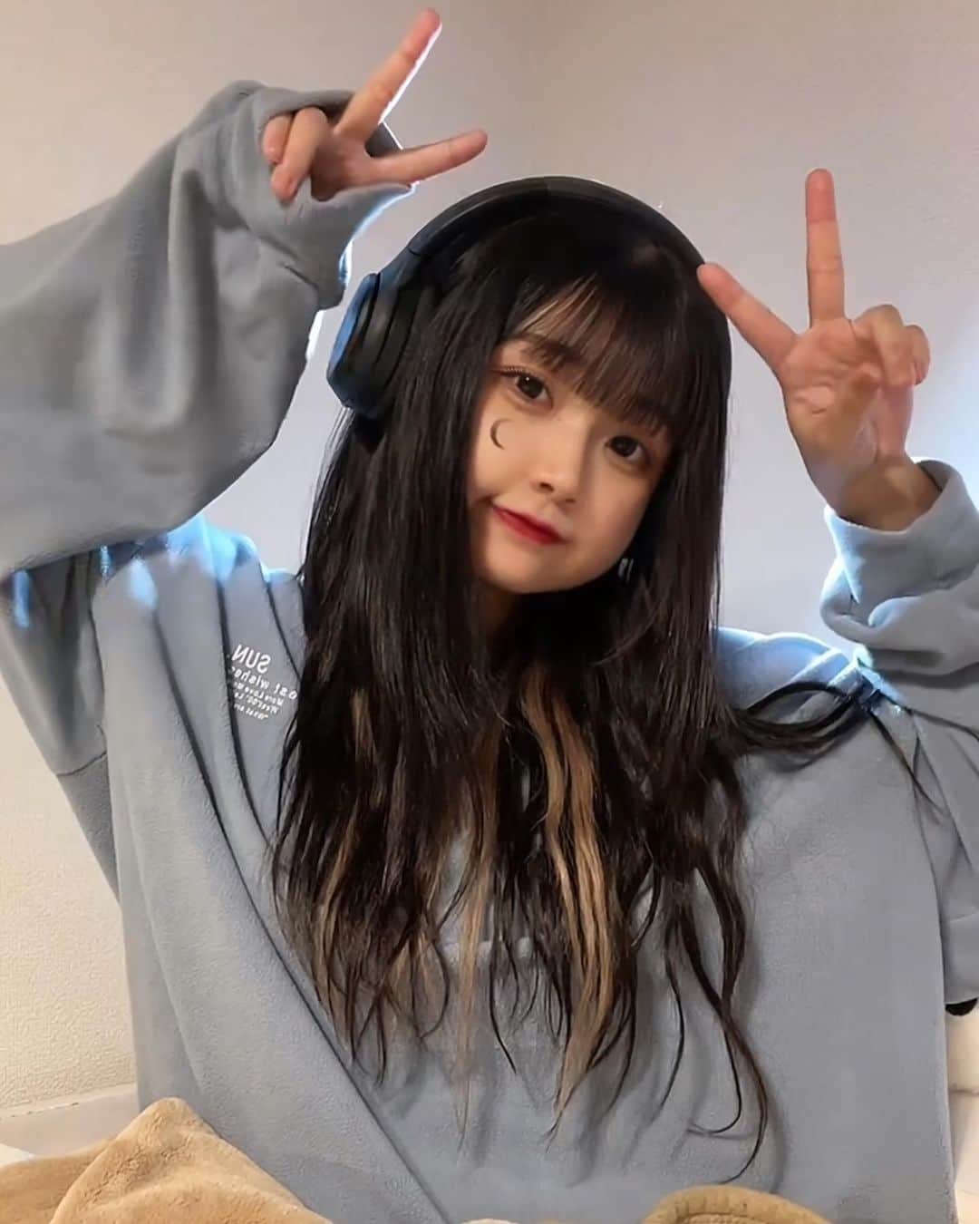 ココロニアのインスタグラム：「引きこもってアニメ見てるだけで社会になにも貢献してないけど金髪ボブにしたいです！！」