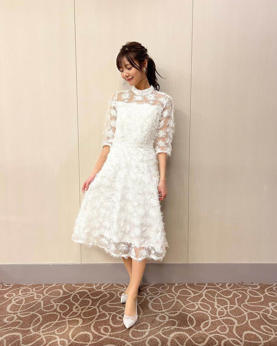 杉浦みずきのインスタグラム：「. 神業の時の衣装改めて🤍 真っ白ワンピ可愛いかった🥺 素材感も素敵 ・ ・ ワンピース @wildlily_daikanyama  イヤリング @hina_by_superbly  パンプス @dianashoespress」
