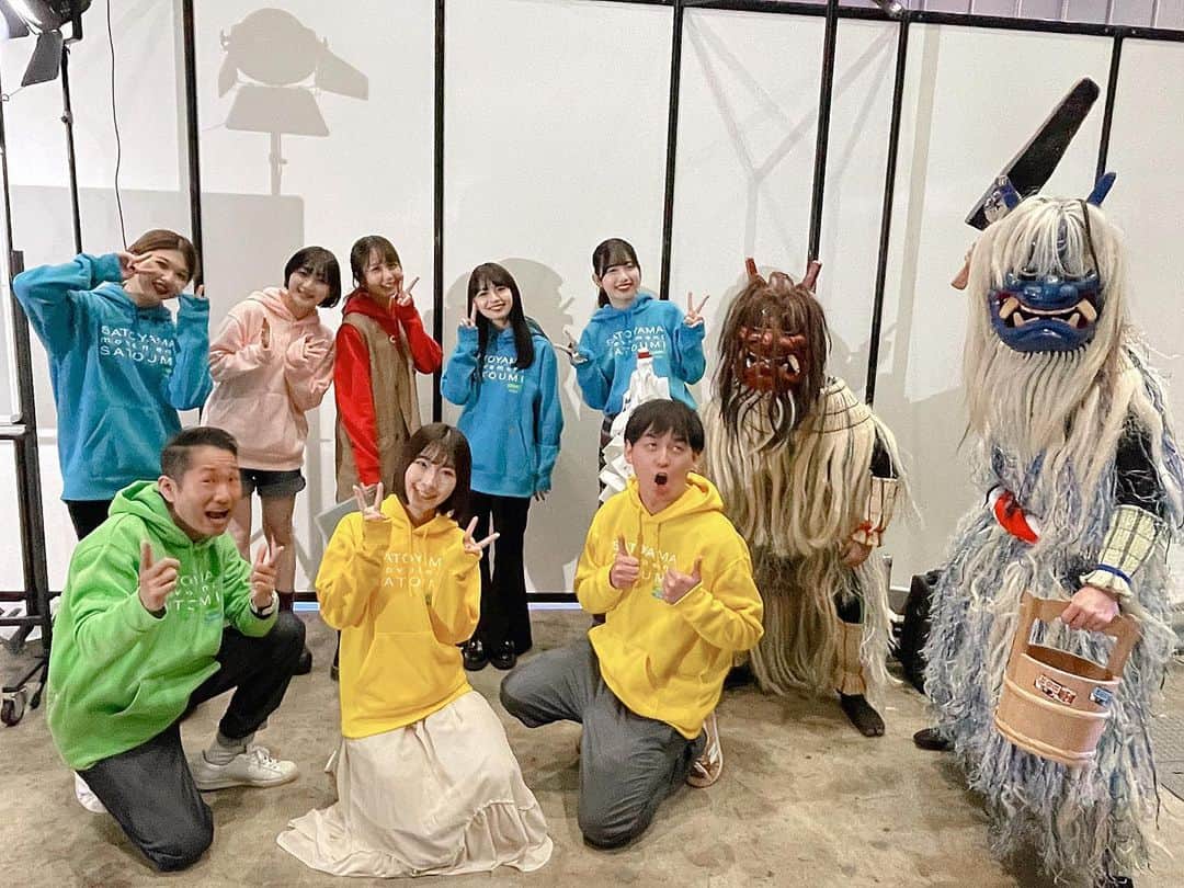 岩佐美咲のインスタグラム：「幕張メッセで開催された「遊ぶ。暮らす。育てる。SATOYAMA & SATOUMIへ行こう2022」に出演させて頂きました🌸　　　　　　　　　　　　　 うたなびのステージで半島の魅力を伝えましたよーっ　　　　　　　　　　　　　　 うたなびメンバーの上々軍団のお2人、宮崎由加ちゃん　　　　　　　　　　　 そして宮本佳林さん　　　　　　　　　　　 アンジュルムから竹内朱莉さん、上國料萌衣さん、伊勢鈴蘭さんとご一緒させて頂きました🐹✨　　　　　　　　　　　　 元AKBが出演させて頂くという摩訶不思議な状況。。幸せ　　　　　　　　　　　　　　 　　　　　　　　　　　　　　　　　　　　　　　 #幕張メッセ #ハロプロ #アンジュルム #なまはげ #うたなび #上々軍団」
