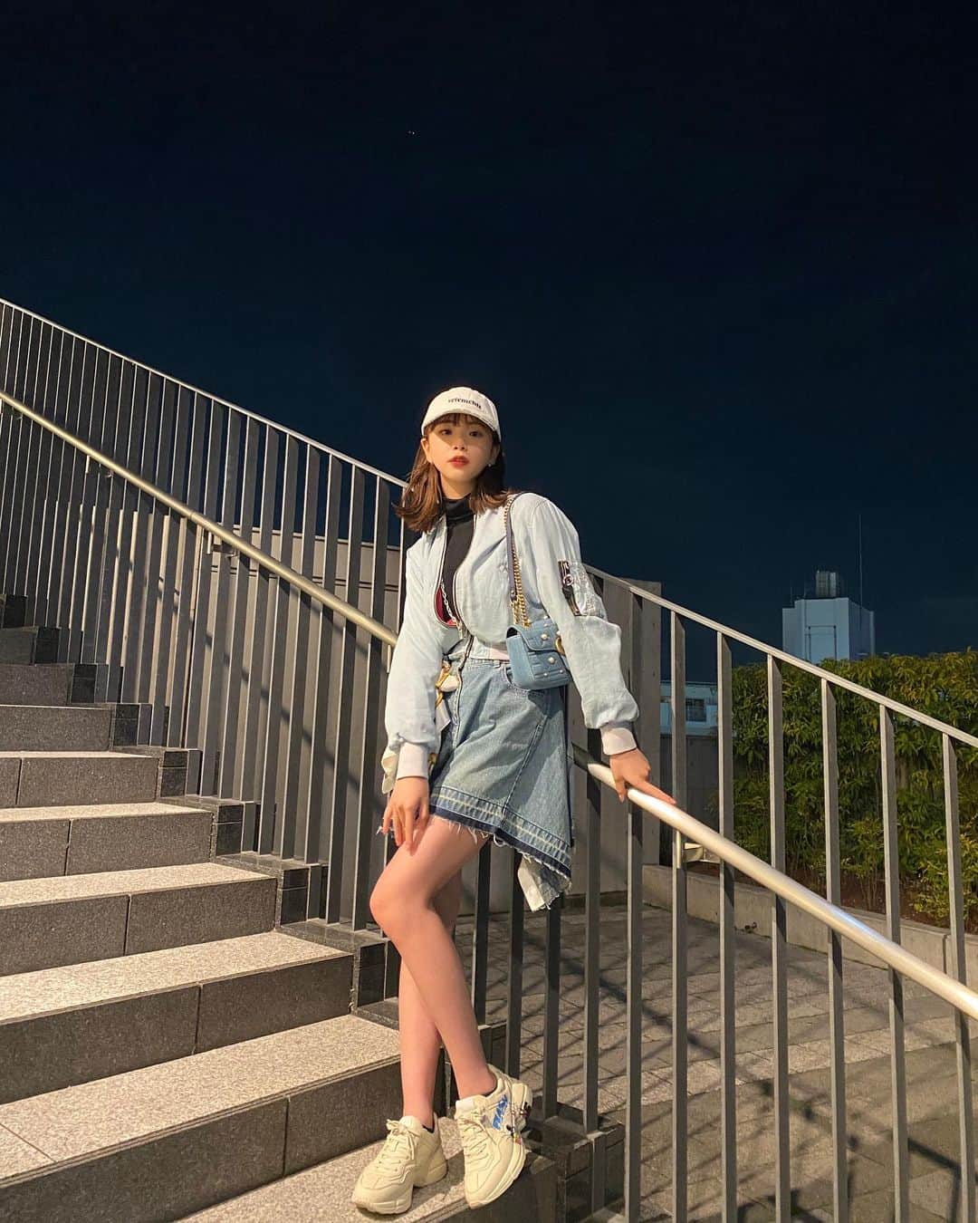 麻生果恩のインスタグラム：「今日は明るいでしょフク  💙💙💙💙」