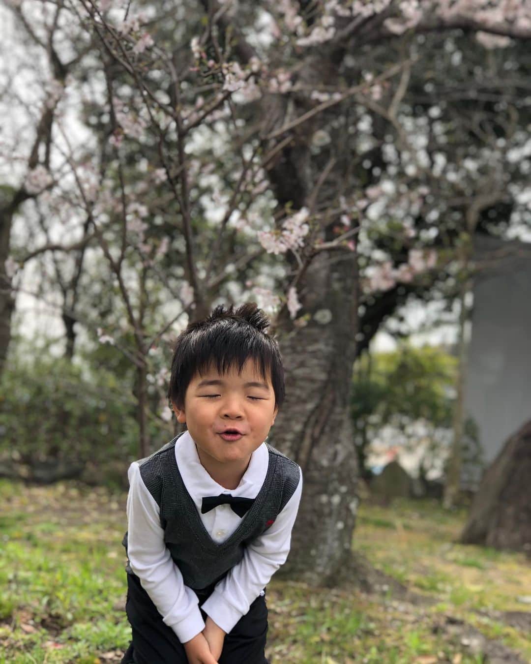 竹下佳江さんのインスタグラム写真 - (竹下佳江Instagram)「#入園式 #次男くん 環境が変わりいろんな変化を 少しずつ受け入れてくれるといいな😊 またお友達みんなとたくさん遊んでね❤️ 最近なかなか普通の顔で写真を 撮らなくなってる😳変顔大好き4歳児🤣」4月2日 22時02分 - takechanman0318