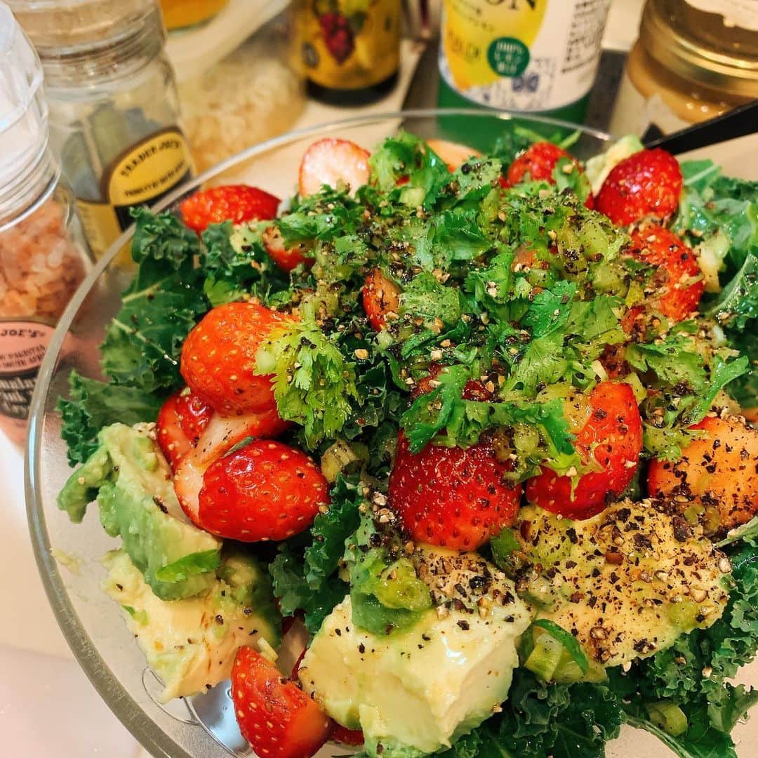 のインスタグラム：「_ 🥑🍓🥬❤️」
