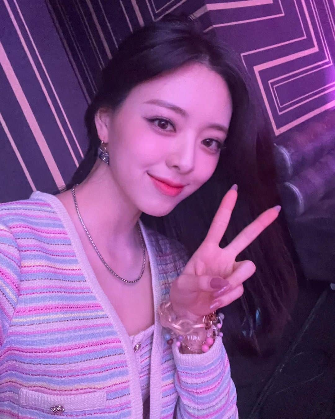 ITZYさんのインスタグラム写真 - (ITZYInstagram)「이브이vs피카💋」4月2日 23時06分 - itzy.all.in.us