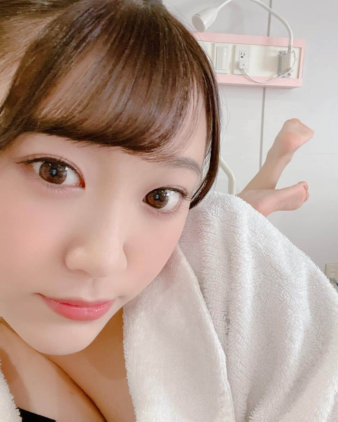 姫咲はなさんのインスタグラム写真 - (姫咲はなInstagram)「花粉症爆発💥  病気は姫がなおしてあげるね💕 お注射しまーす💉♥️」4月2日 23時35分 - himesaki_hana