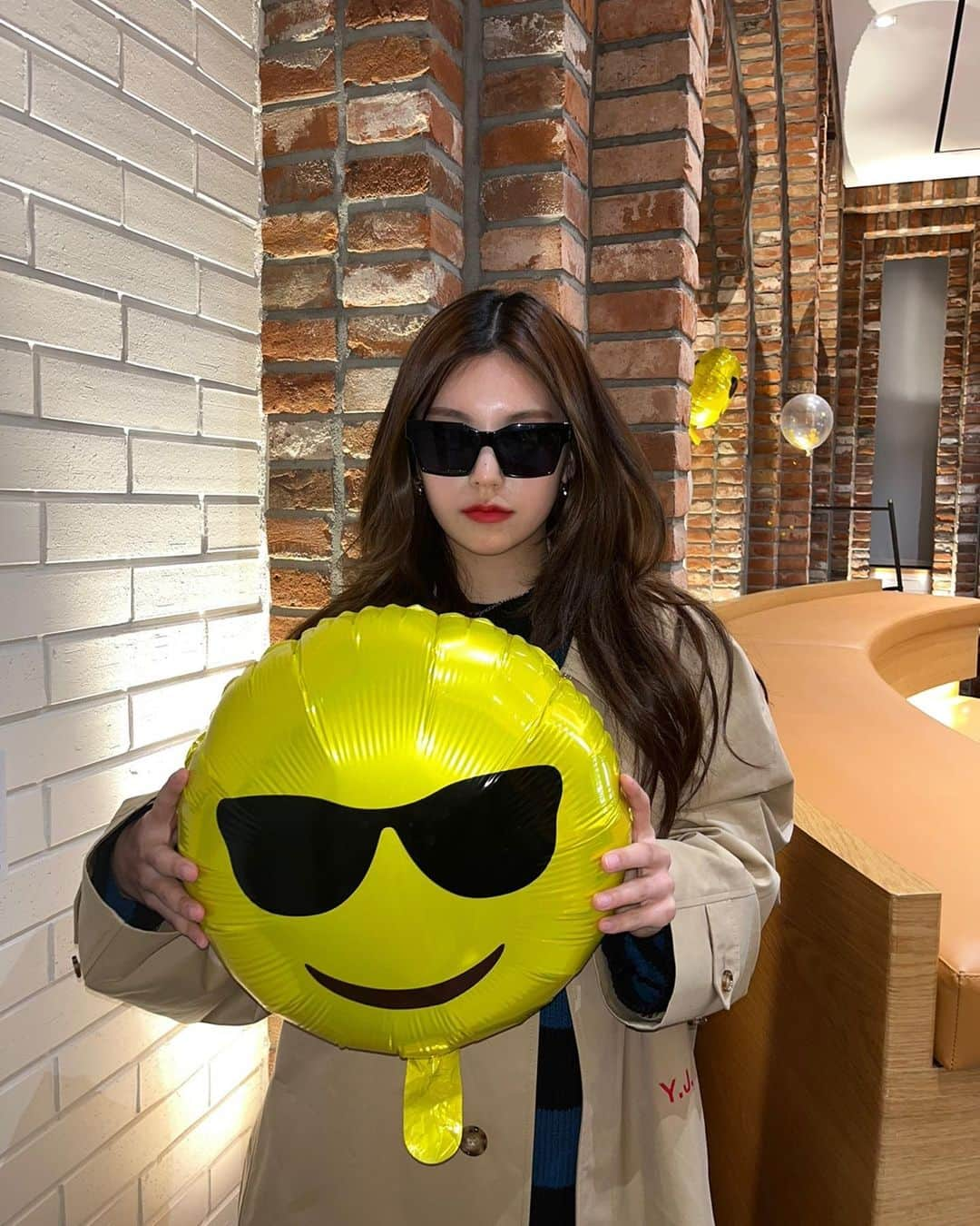 ITZYさんのインスタグラム写真 - (ITZYInstagram)「😎」4月2日 23時38分 - itzy.all.in.us