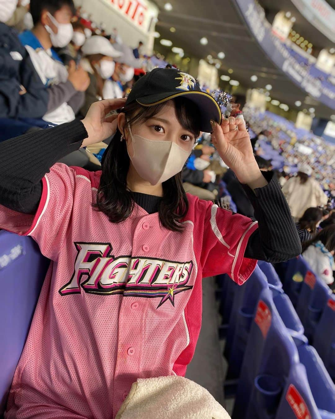 福見真紀のインスタグラム：「久しぶりにピンクユニをきて日ハムの応援に行ってきました！⚾️ コロナになって行けてなかったから何年振り？？？😭 試合は負けたけどやっぱり楽しくて来年は新しい球場できるし札幌に行くと心に誓いました☺️  #日ハム　#日本ハムファイターズ」