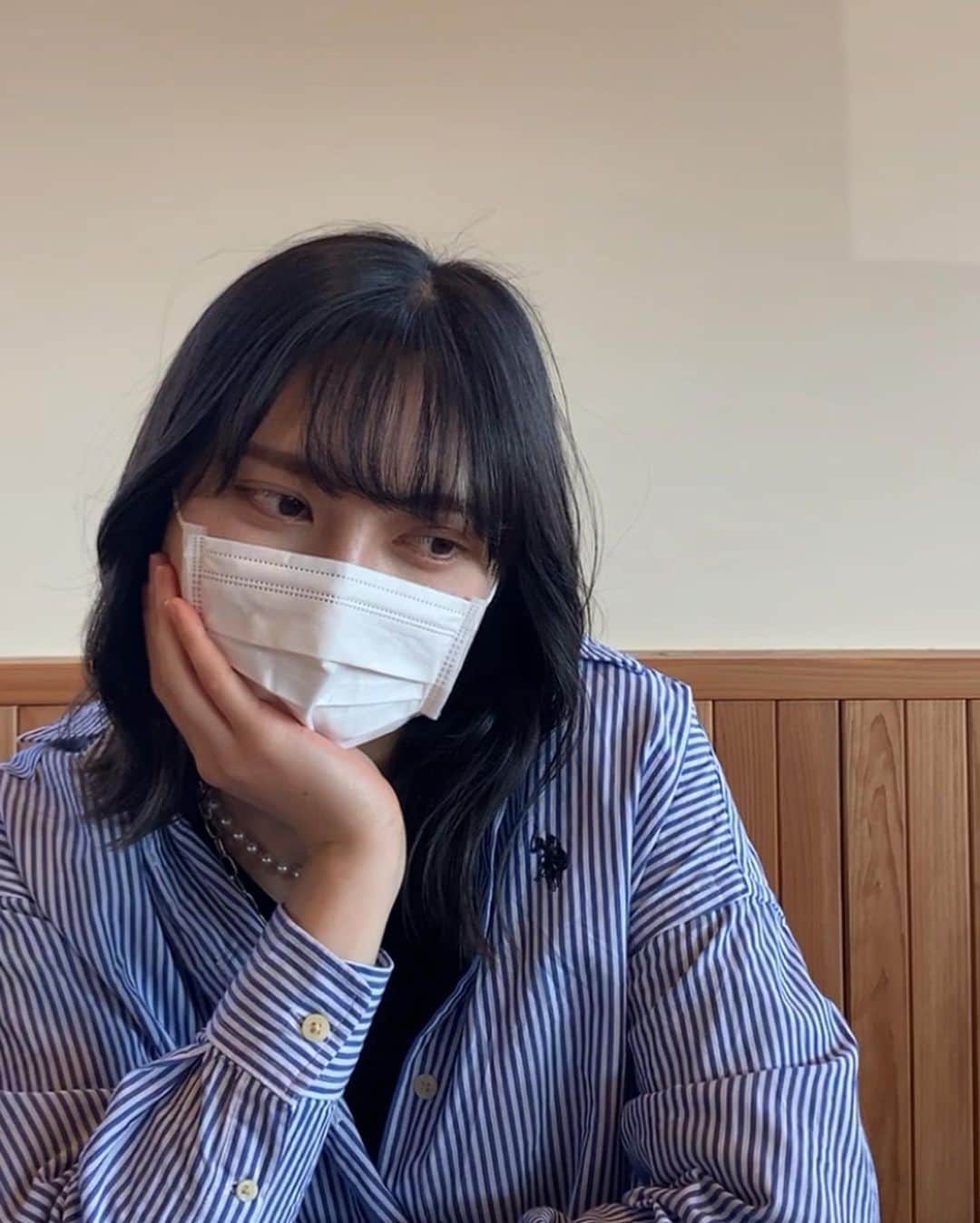のインスタグラム：「めっちゃ久しぶりに中学校の友達と遊んだ楽しすぎる🫶  久々にネイルもした！春休みたのしい！💅💞」