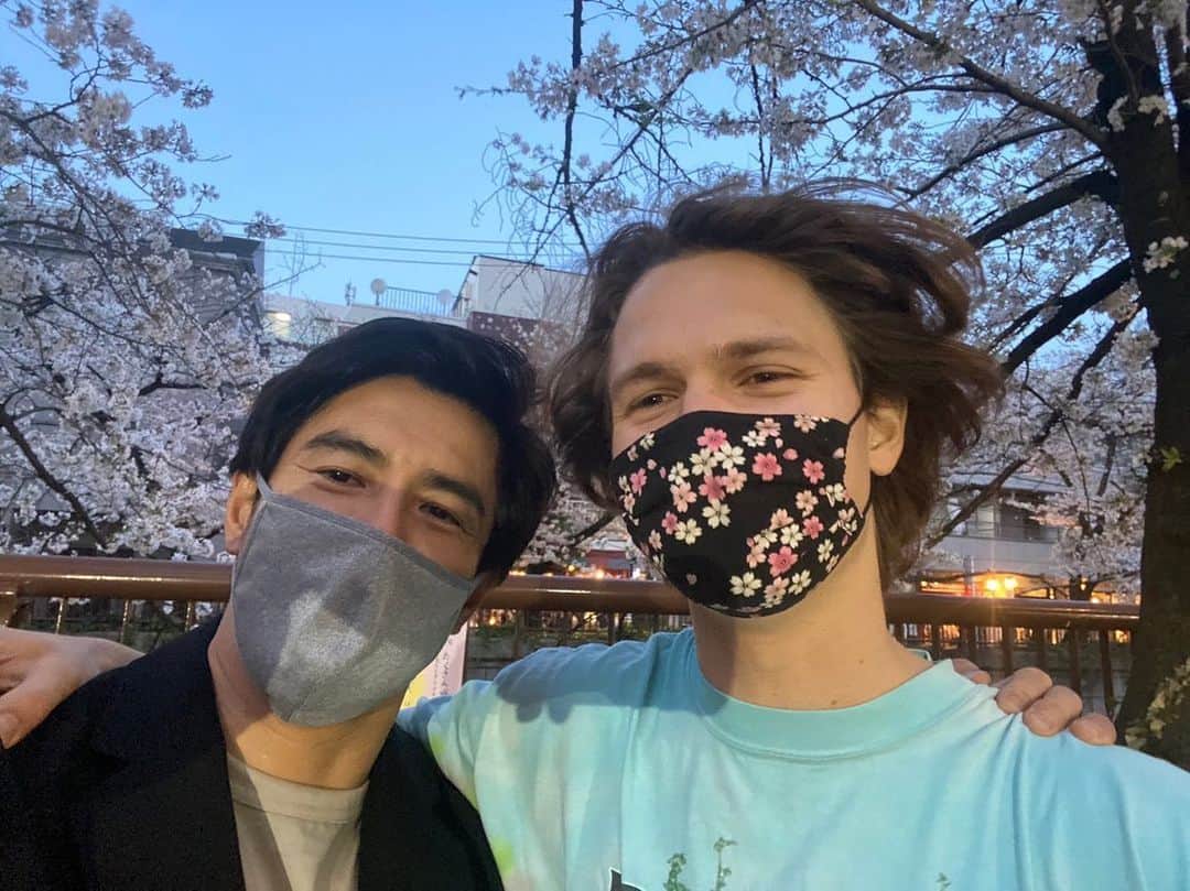 伊藤英明のインスタグラム：「おはようございます！ アンセルが来日します！嬉しいなー。 日本でアンセルに経験して欲しい事を募集します。やってもらいたいこと、見てもらいたいもの、など。是非コメント下さい！  Ansel Elgort is coming to Japan! Calling for some ideas‼︎ Like something that you want Ansel to experience and see in Japan!  Please leave your comments!」