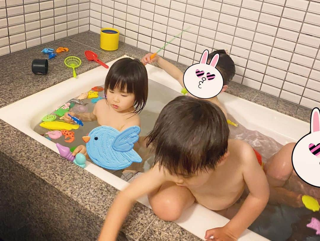 小川ひとみさんのインスタグラム写真 - (小川ひとみInstagram)「おはようございます🥰 甥と息子が大好きなマンゴー また朝から沢山Cutしました💯 今はみんなでMaxのために ブロックで迷路を作っています🐰 今日はお天気がもちそうなので午前中は 公園で桜みれるといいな🌸❤️ #breakfast #weekend #heechankitchen」4月3日 10時05分 - hitomy220