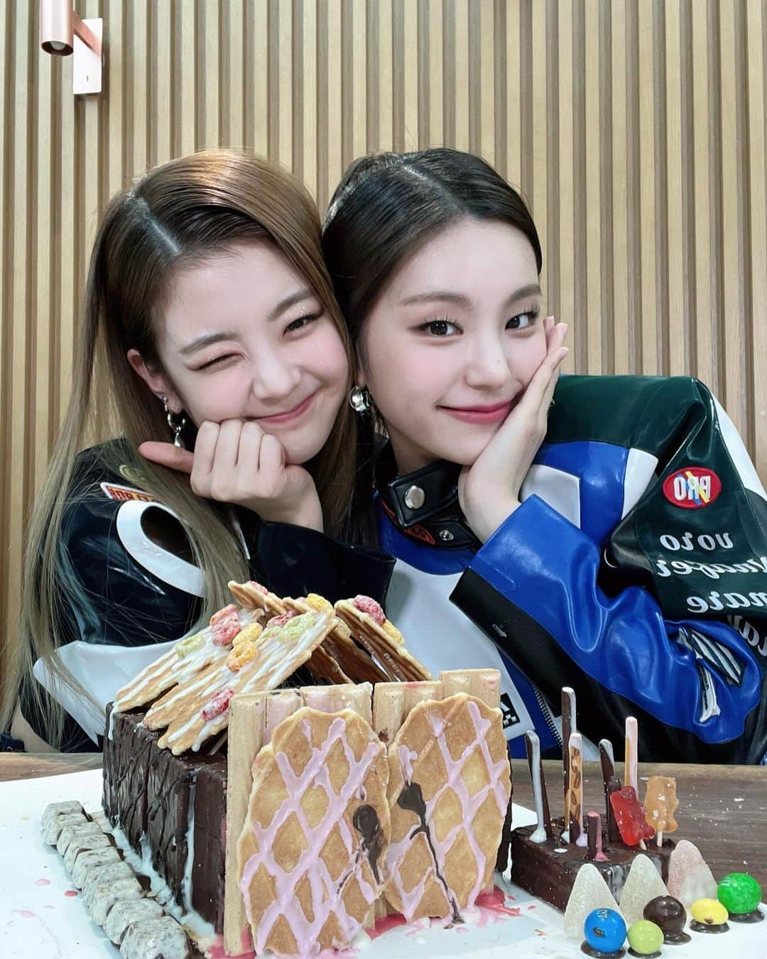 ITZYさんのインスタグラム写真 - (ITZYInstagram)「놀러와요 예지수네🏠 #yejisu」4月3日 21時01分 - itzy.all.in.us